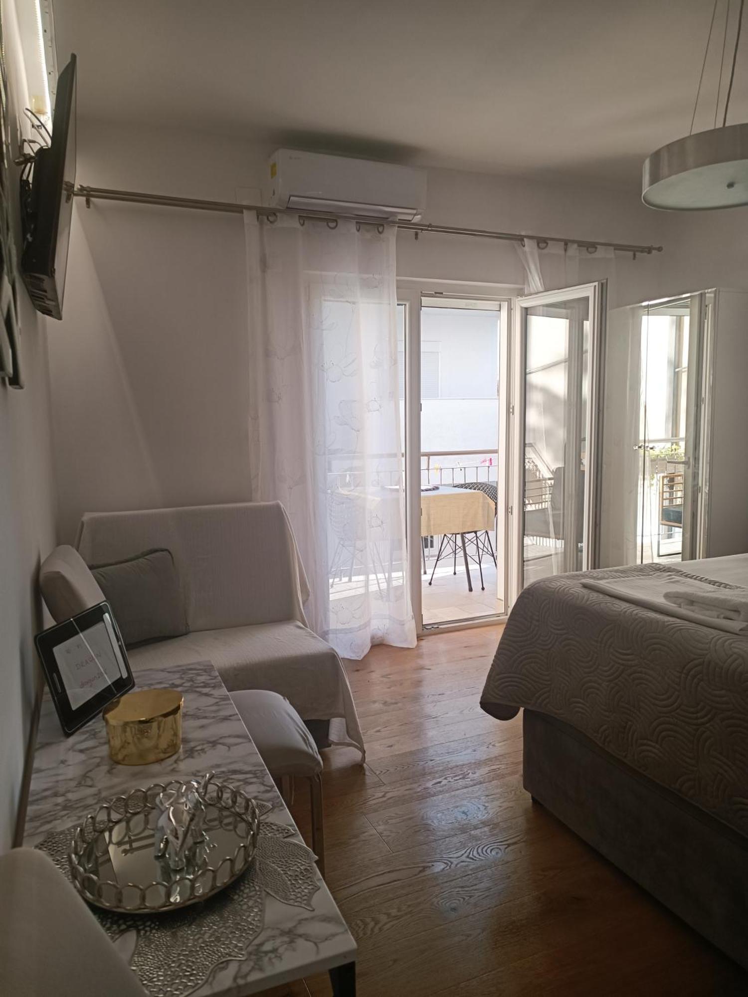 Apartment Golden Sunrise - 4 Ul.Petra Svacica11 바스카보다 외부 사진