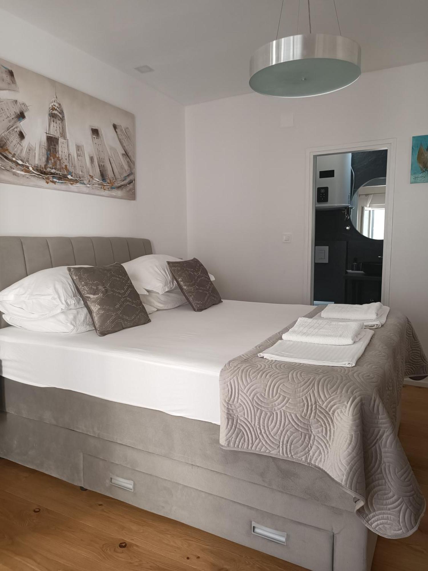 Apartment Golden Sunrise - 4 Ul.Petra Svacica11 바스카보다 외부 사진