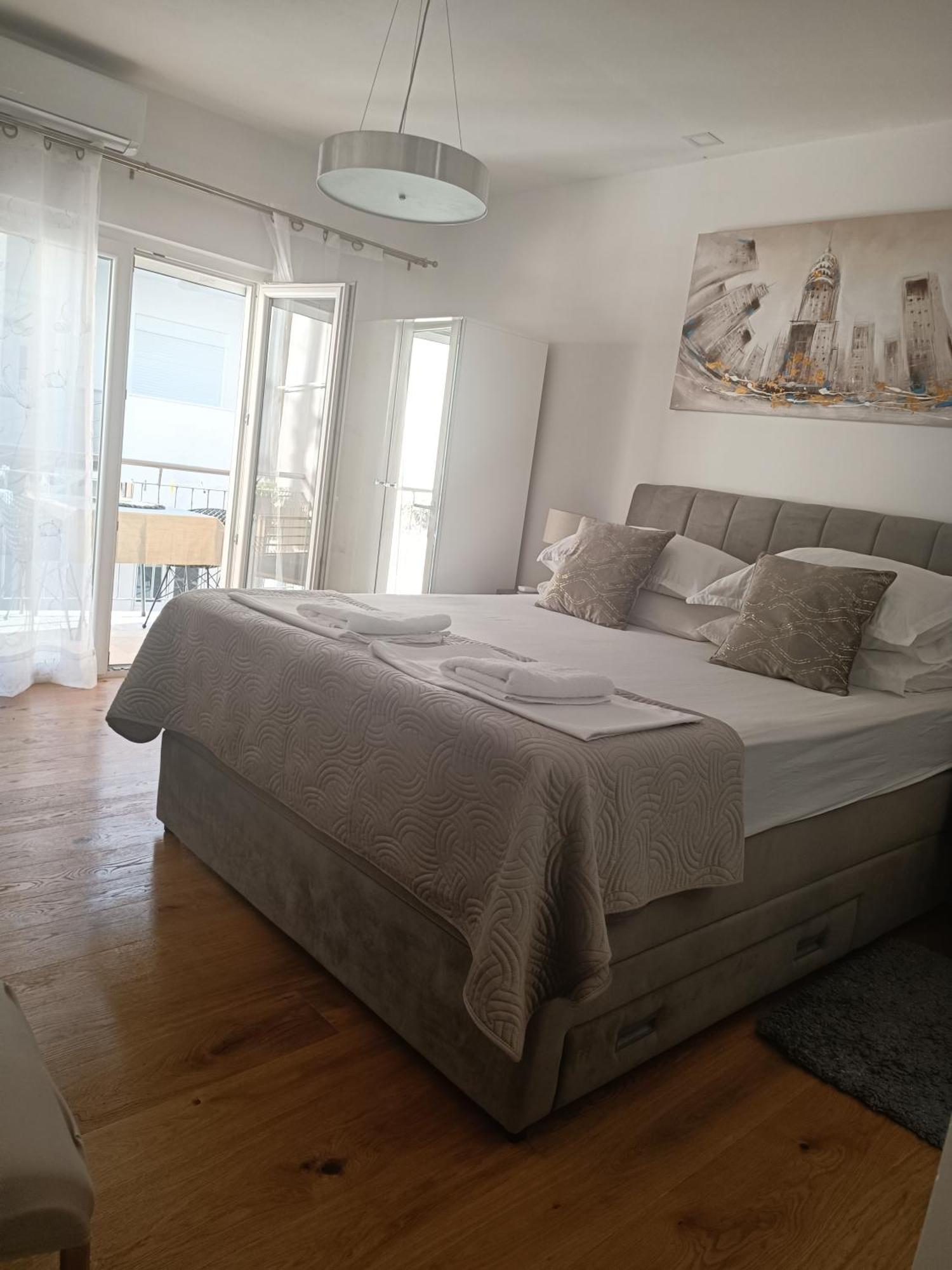 Apartment Golden Sunrise - 4 Ul.Petra Svacica11 바스카보다 외부 사진