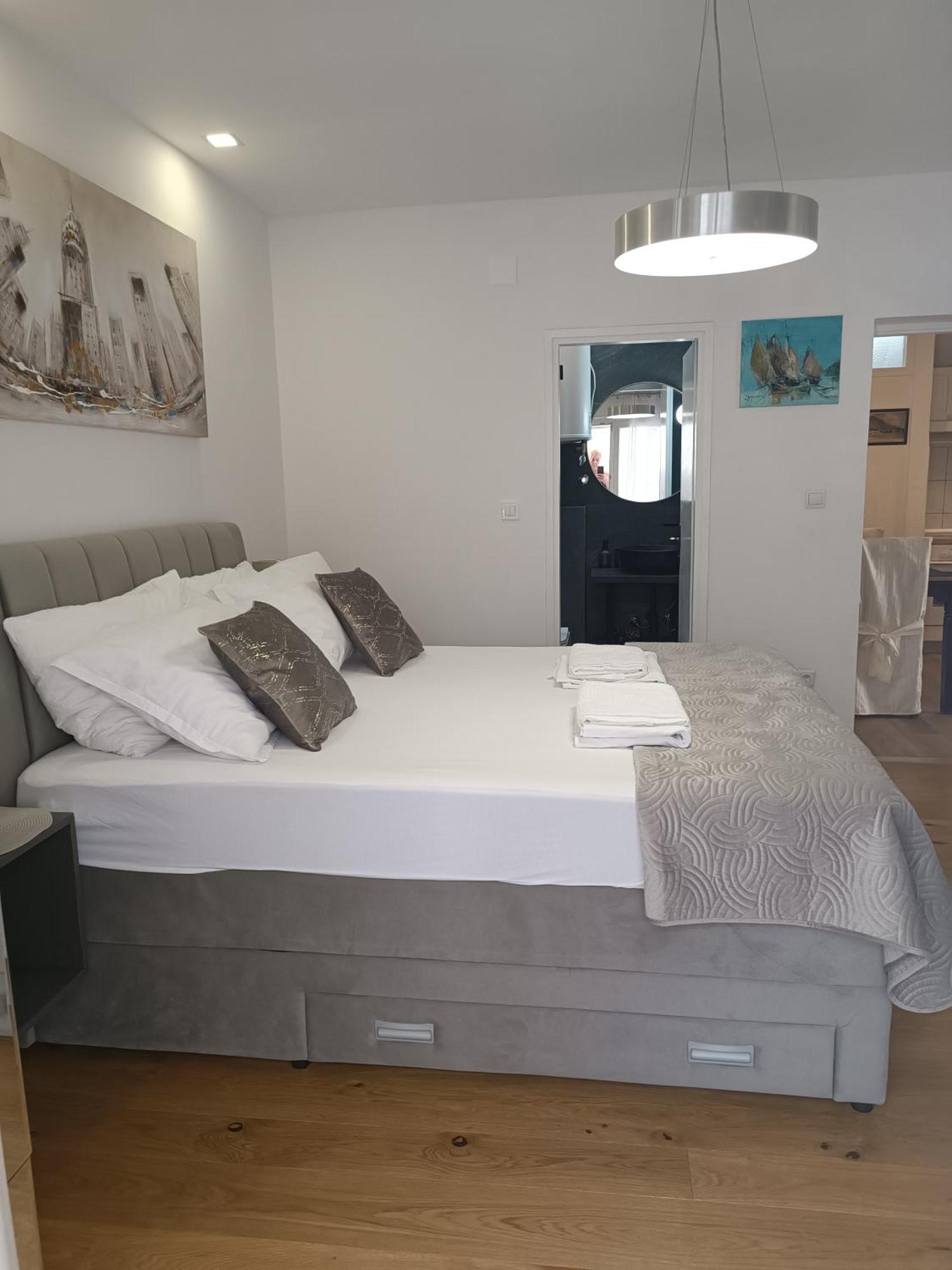 Apartment Golden Sunrise - 4 Ul.Petra Svacica11 바스카보다 외부 사진